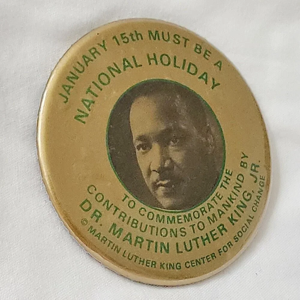 Martin Luther King Jr Jan 15th Must be a National Holiday Pinback Vintage Button